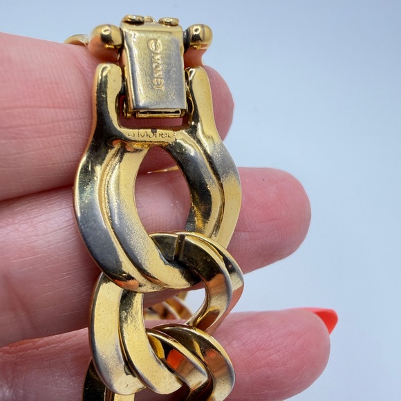 7" Vintage Monet Gold Tone double Twisted Link Bracelet w/ fold over clasp! - Picture 7 of 16